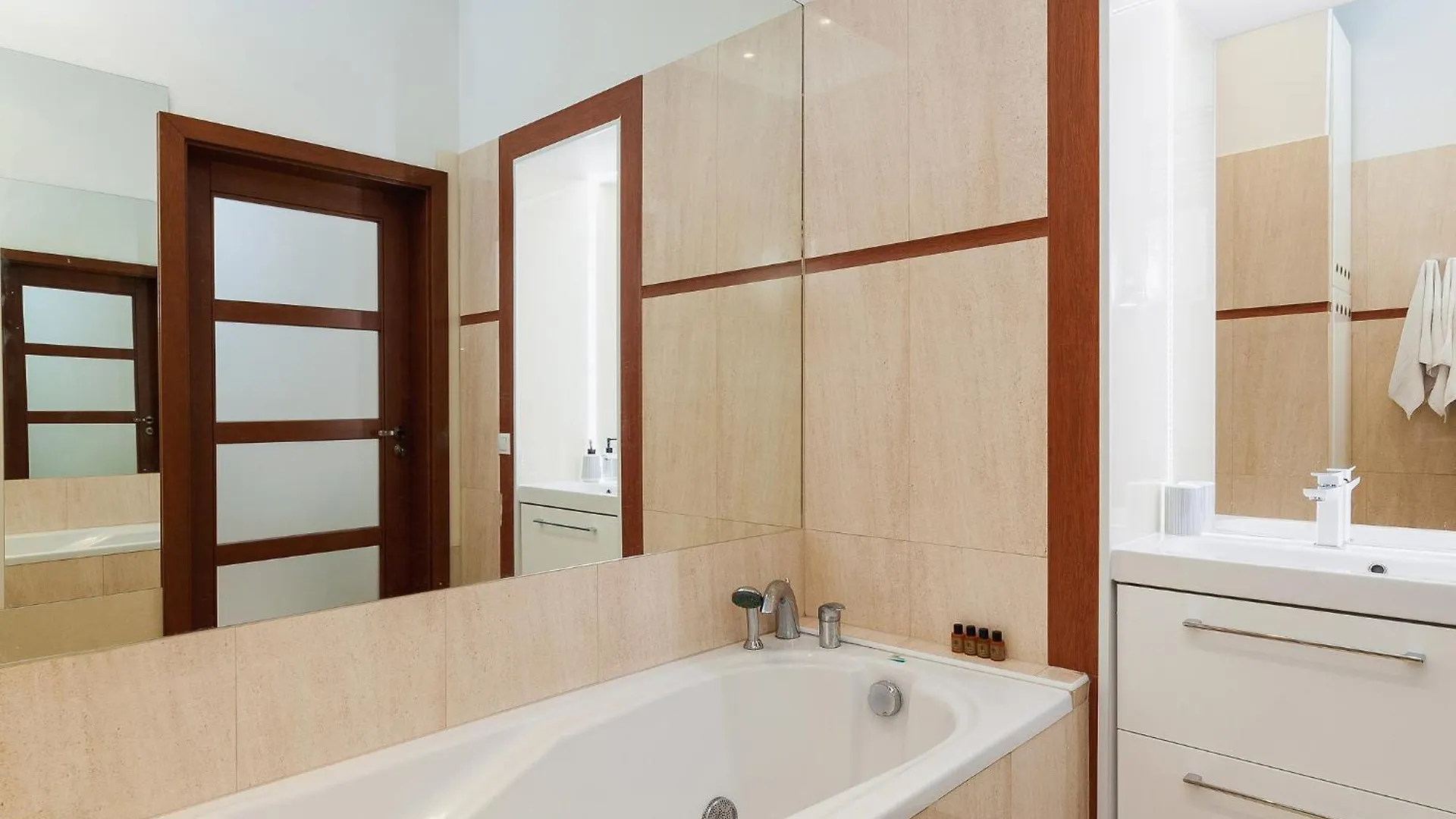 Main Square Apartment - Private Parking - Sw Krzyza 16 Krakow